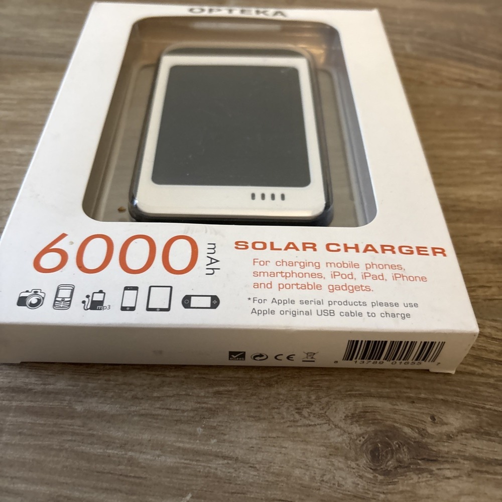 Opteka 6000‎ mAh Ultra High Capacity Backup Battery Solar Charger New In Package - Picture 2 of 3